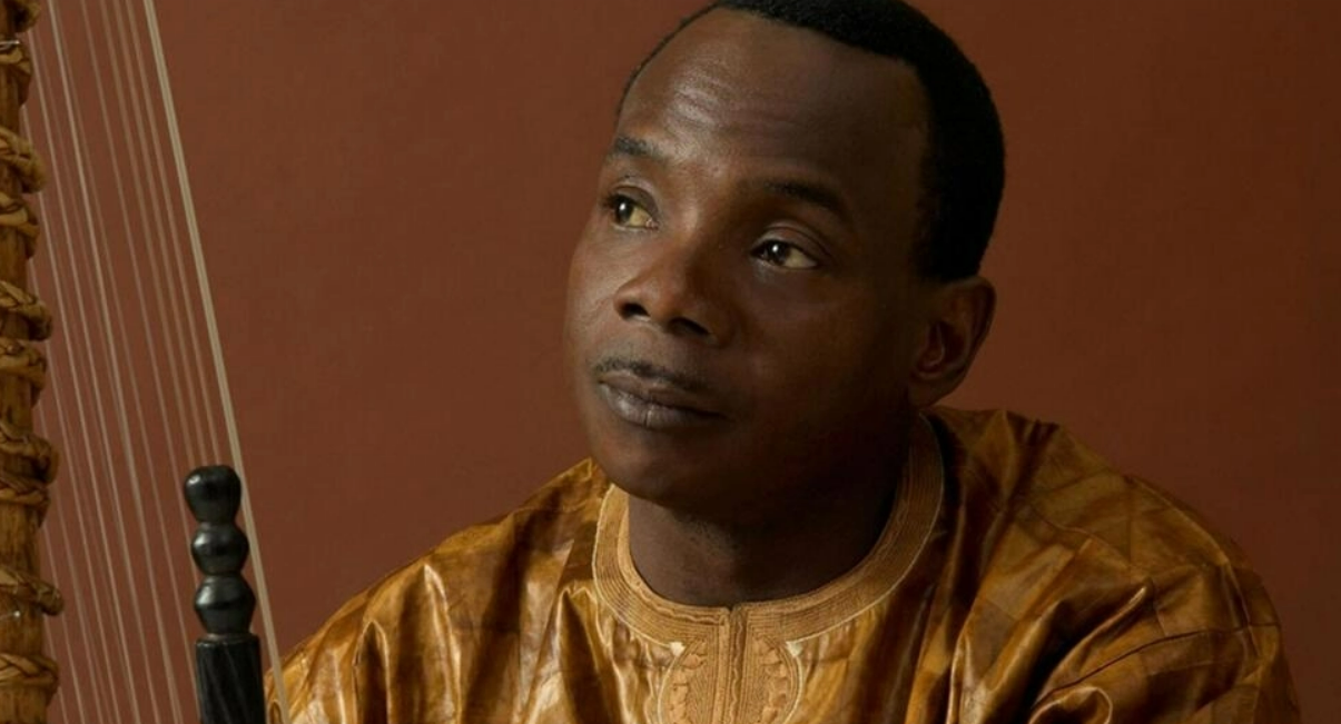 Musique : Le maître malien de la kora Toumani Diabaté tire sa révérance - Continentalnews